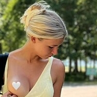 Agneesliind Desnuda