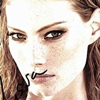 Alyssa Sutherland Desnuda