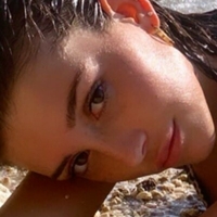Bella Azzata Desnuda