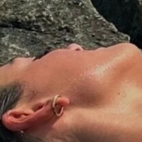 Bentley Mescall Desnuda