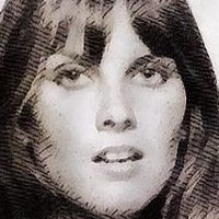 Caroline Munro Desnuda
