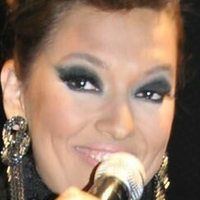 Demet Akalin Desnuda
