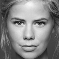 Julie Zangenberg Desnuda