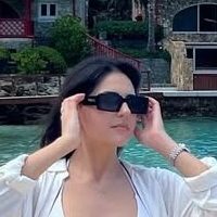 Kelly Badak Desnuda