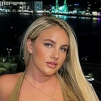 LAURA GOLD Desnuda