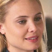 Leah Pipes Desnuda