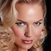 Linde Van De Leest Desnuda