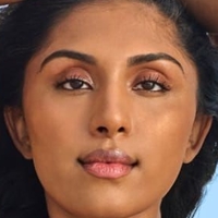 Manju Desnuda