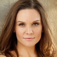 Maya Stange Desnuda