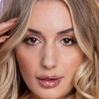 Milan Rose Desnuda
