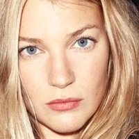 Mona Walravens Desnuda
