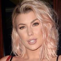 Olivia Buckland Desnuda