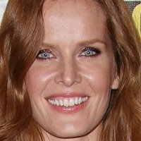 Rebecca Mader Desnuda