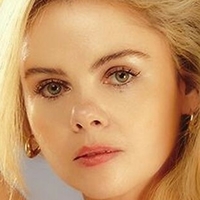 Saoirse Monica Desnuda