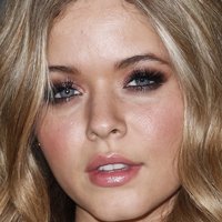 Sasha Pieterse Desnuda