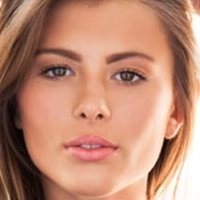 Shelby Bay Desnuda