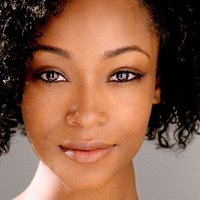 Yaya DaCosta Desnuda
